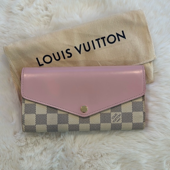 Authentic Louis Vuitton wallet - Picture 1 of 3